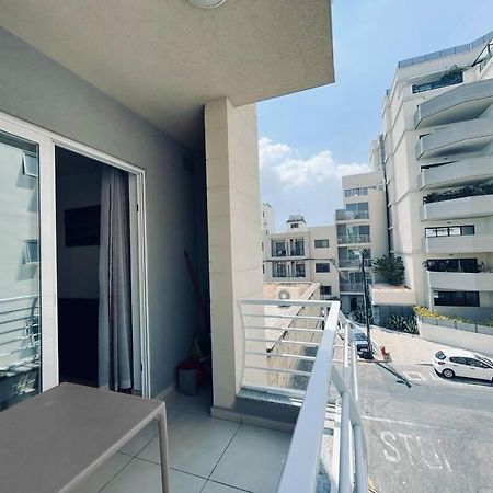 Stylish Modern Central Apartment 4 Paceville San Julián Exterior foto